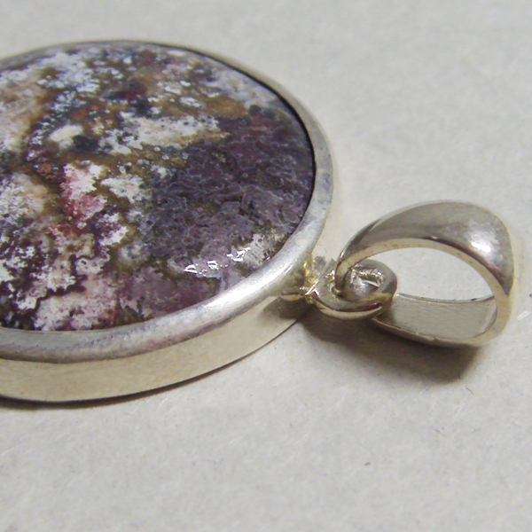(p1238)Silver pendant with polished stone.